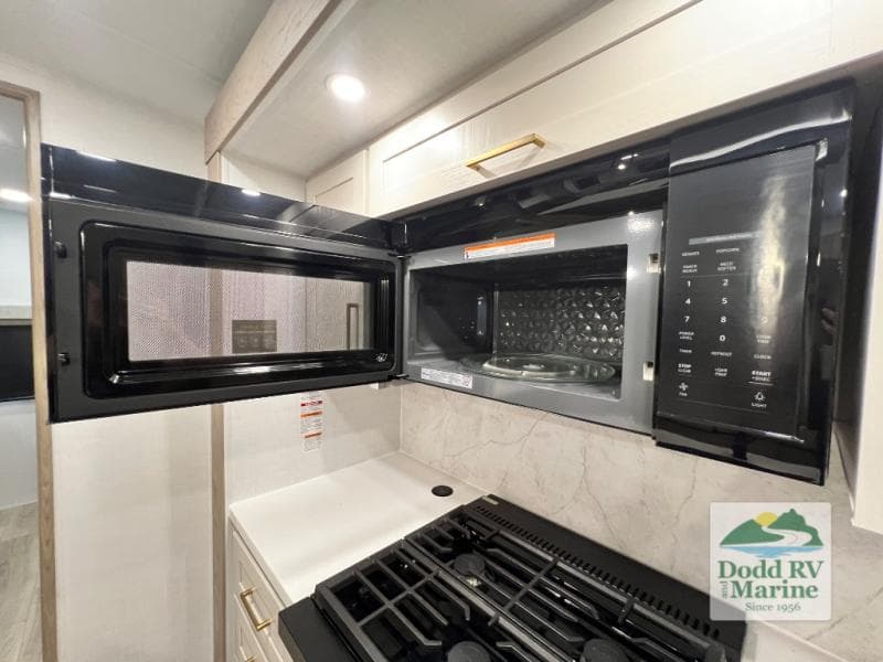 New 2027 Forest River ROCKWOOD SIGNATURE 8336BH - photo - 32