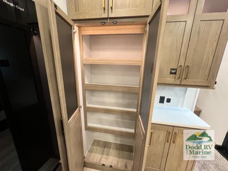 New 2027 Forest River ROCKWOOD SIGNATURE 401SFB - photo - 9