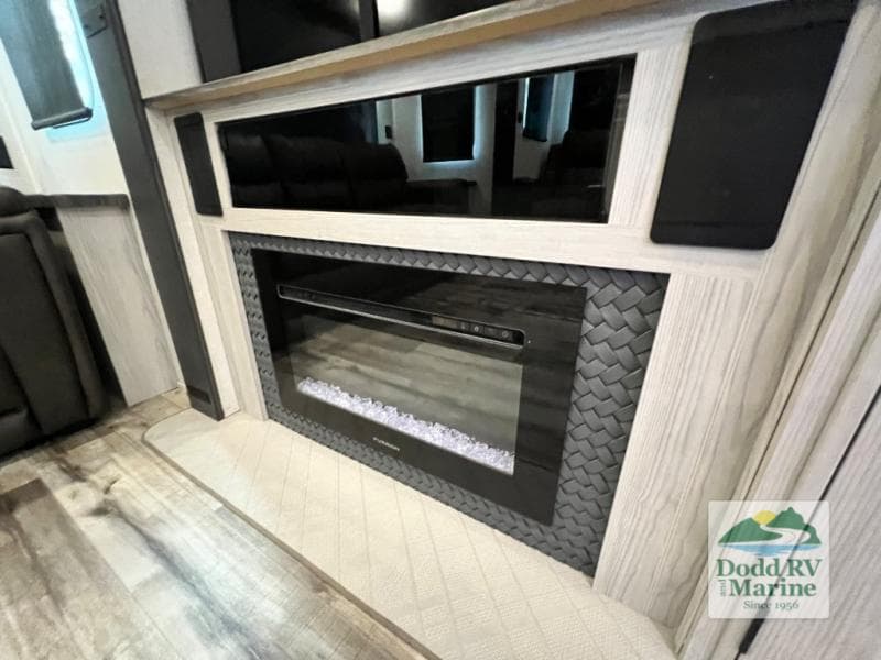 Pre-Owned 2022 Keystone MONTANA 331RL - photo - 28