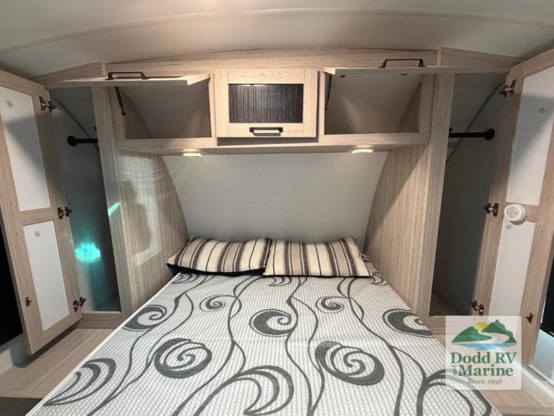 Pre-Owned 2022 Heartland Sundance 265BH - photo - 16