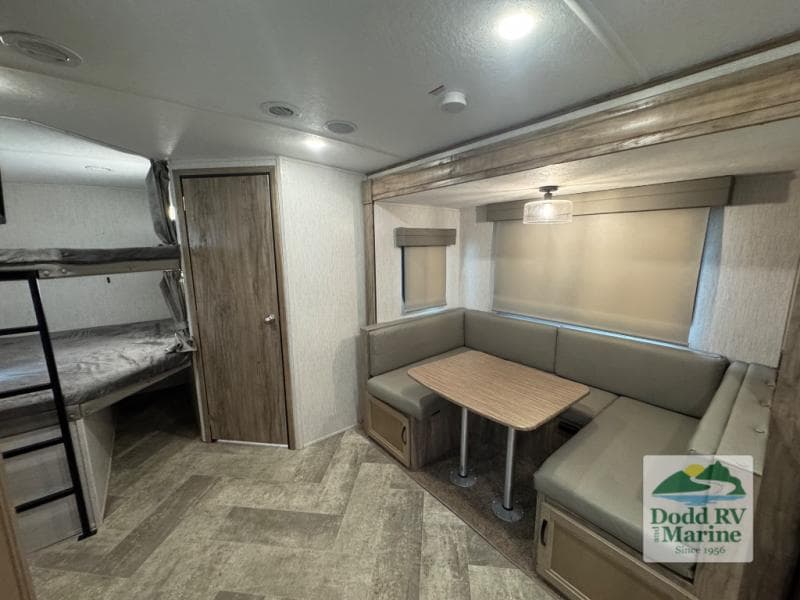 Pre-Owned 2023 Palomino SOLAIRE 243BHS - photo - 8