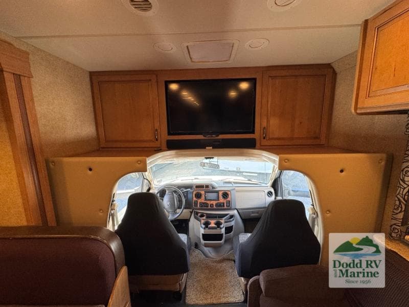 Pre-Owned 2016 Thor Four Winds 31W - photo - 8