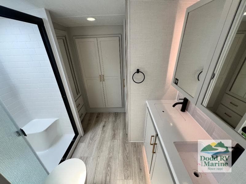 New 2027 Forest River ROCKWOOD SIGNATURE 401SFB - photo - 48