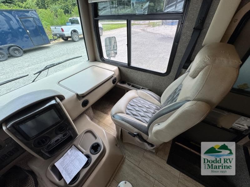 Pre-Owned 2019 Thor Motor Coach Challenger 37FH - photo - 45