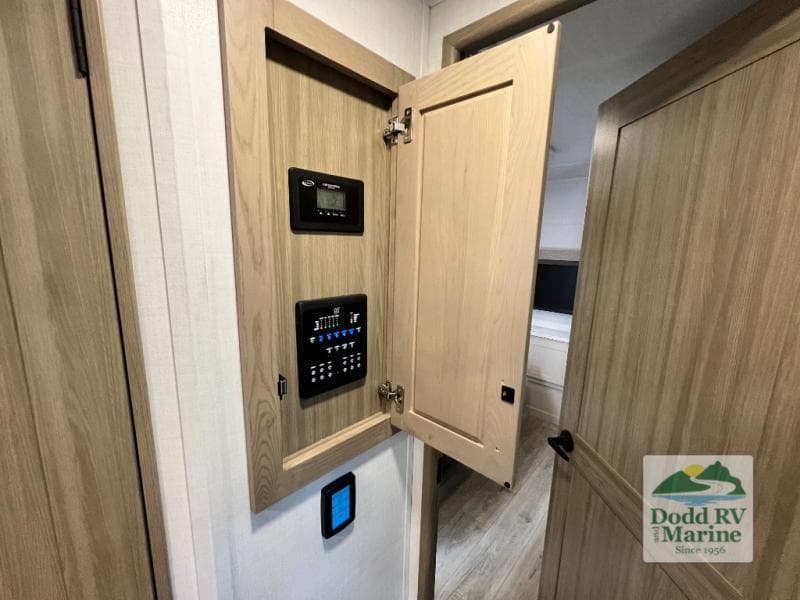 New 2027 Forest River ROCKWOOD SIGNATURE 8336BH - photo - 7