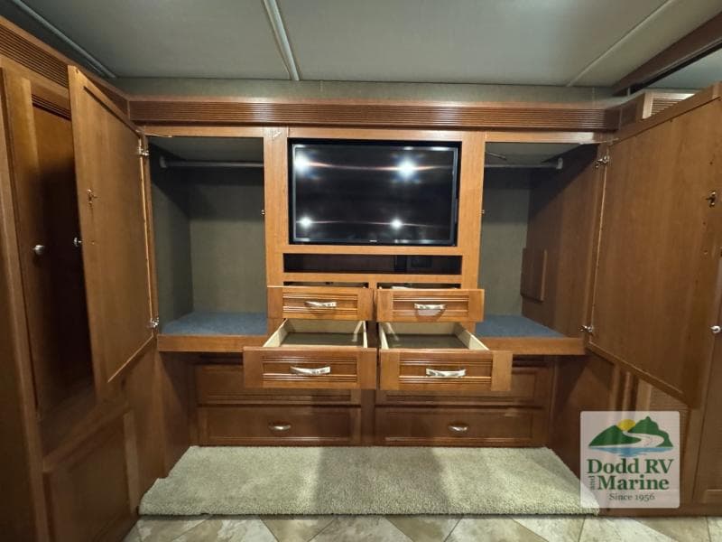 Pre-Owned 2018 Winnebago FORZA 38F - photo - 19