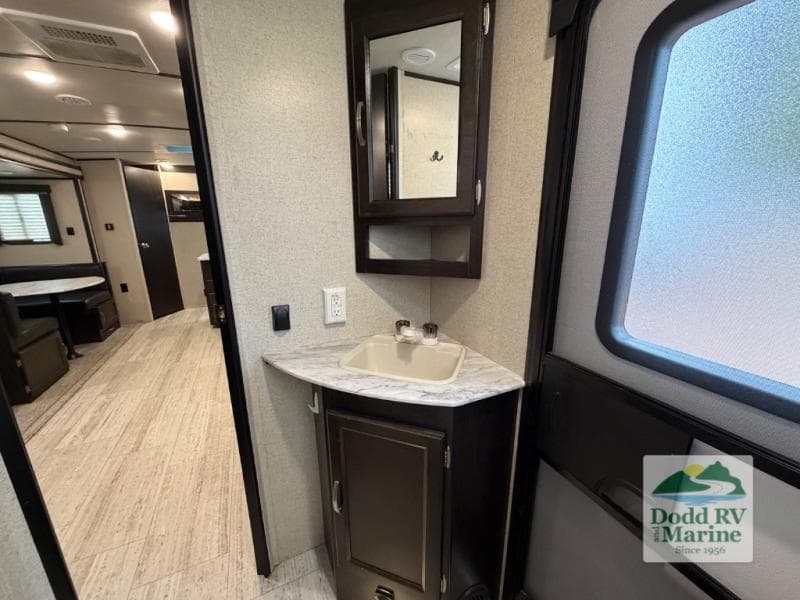 Pre-Owned 2021 Coachmen Spirit 2963BH - photo - 29