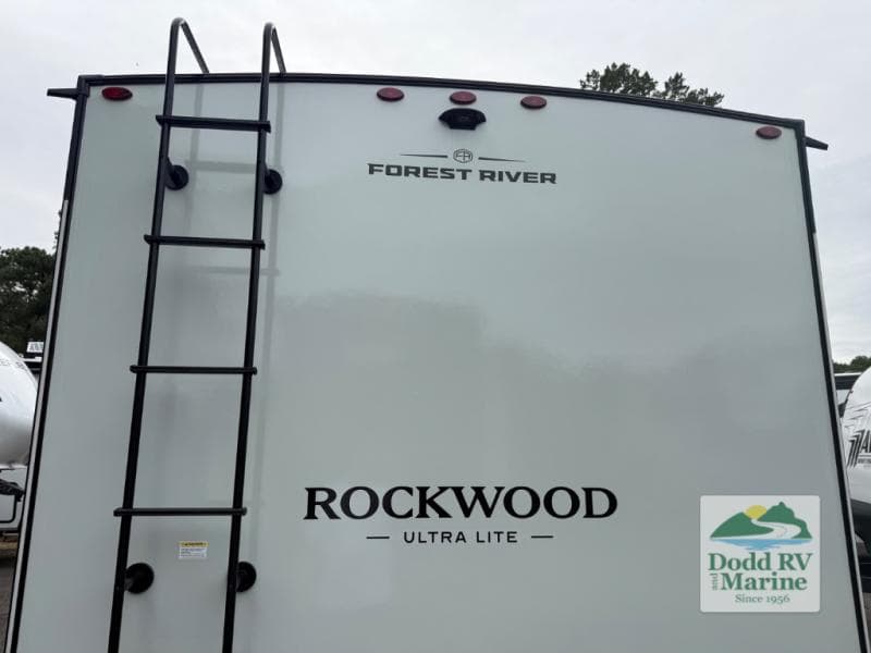 New 2027 Forest River ROCKWOOD ULTRA LITE 301FKT - photo - 16