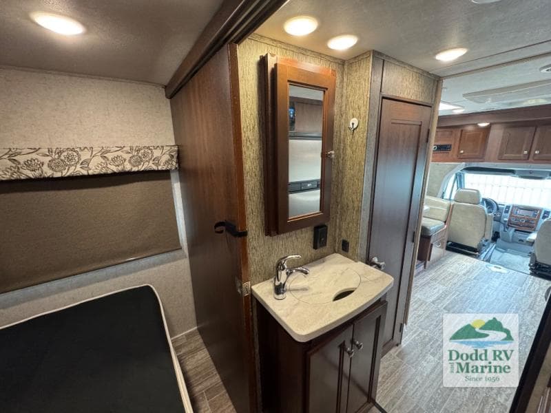 Pre-Owned 2017 Forest River FORESTER 2401R - photo - 18