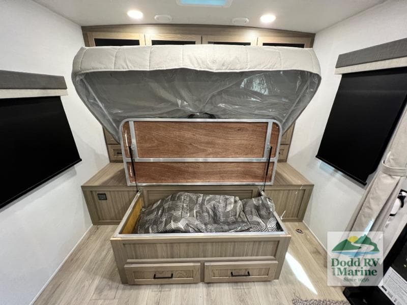 New 2027 Forest River ROCKWOOD MINI LITE 2524FBT - photo - 8