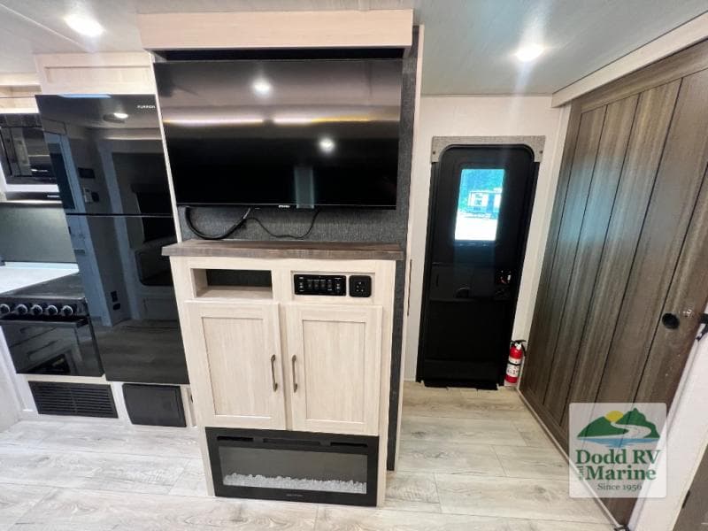 Pre-Owned 2026 Forest River, Inc. Surveyor Legend 303BHLE - photo - 17