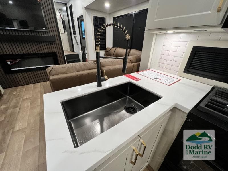 New 2027 Grand Design SOLITUDE INFLUENCE 3904BH - photo - 16