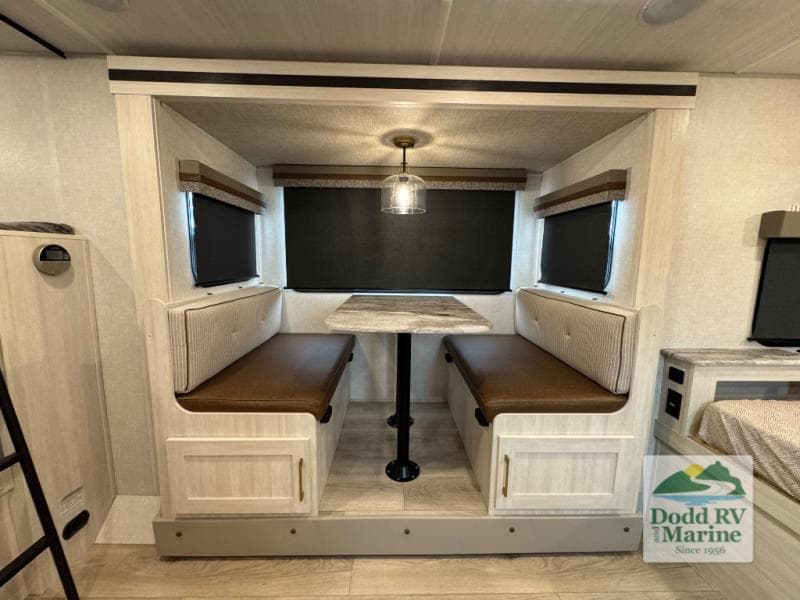 Pre-Owned 2024 Forest River SURVEYOR LEGEND 19BHLE - photo - 6