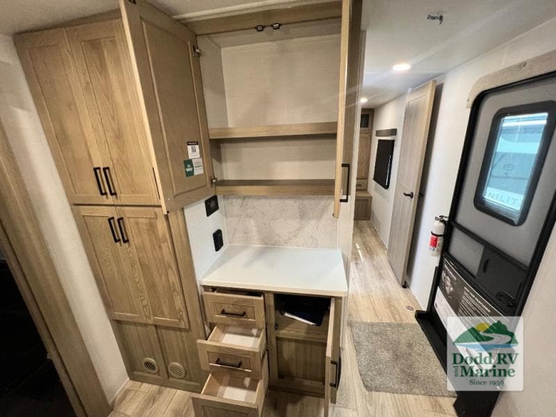New 2027 Forest River ROCKWOOD ULTRA LITE RLT2916RL - photo - 7
