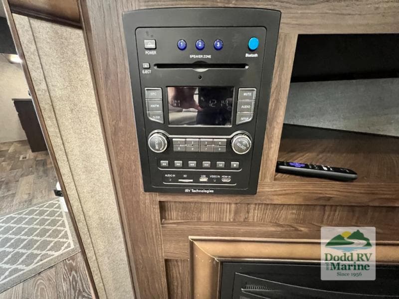 Pre-Owned 2016 Forest River, Inc. WINDJAMMER 3029W - photo - 10