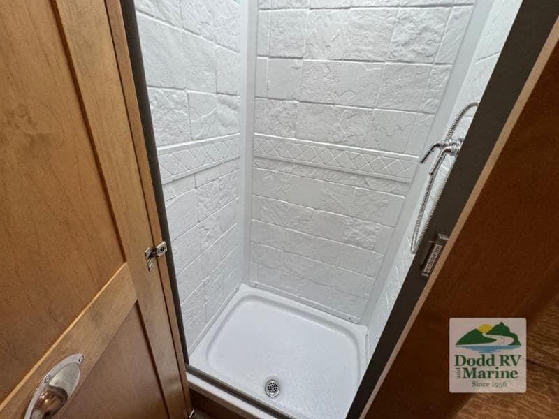 Pre-Owned 2019 Tiffin Wayfarer 24TW - photo - 22