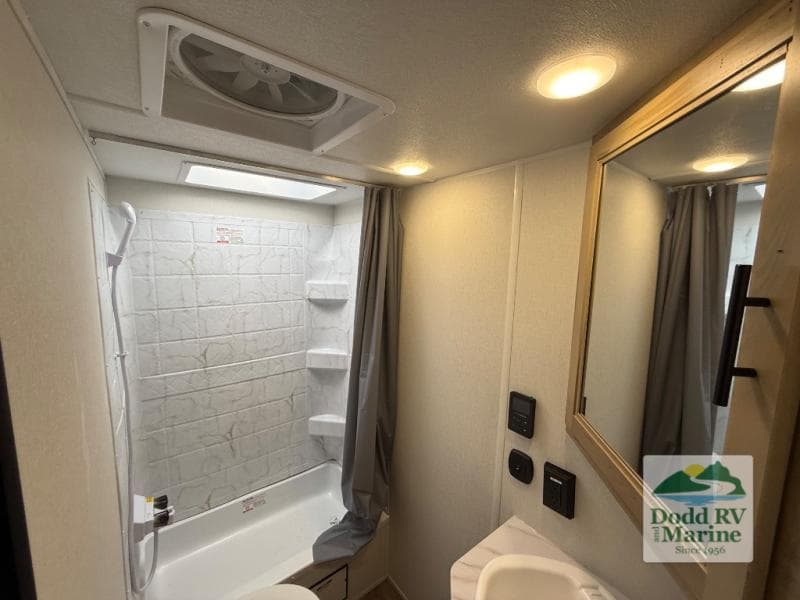 New 2027 Forest River CHEROKEE GREY WOLF 26DJSE - photo - 30