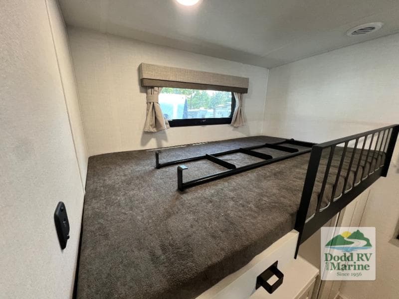New 2027 Forest River ROCKWOOD SIGNATURE 8336BH - photo - 19