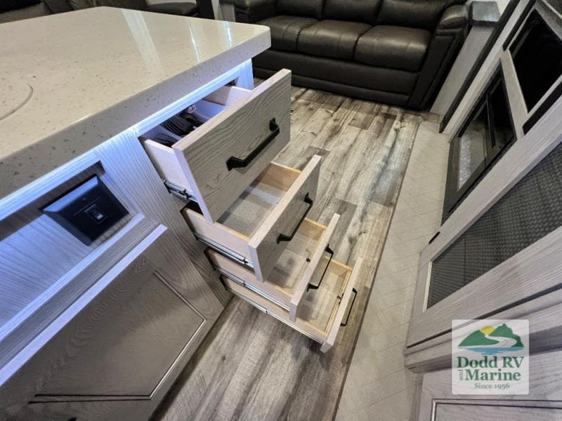 Pre-Owned 2022 Keystone MONTANA 331RL - photo - 23