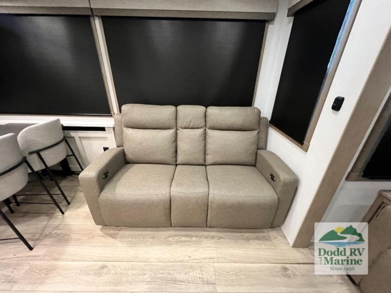 New 2027 Forest River ROCKWOOD SIGNATURE 401SFB - photo - 31