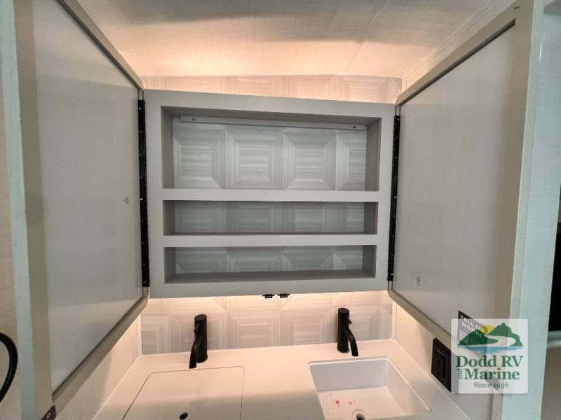 New 2027 Forest River ROCKWOOD SIGNATURE 401SFB - photo - 51