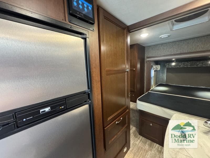 Pre-Owned 2017 Forest River FORESTER 2401R - photo - 12