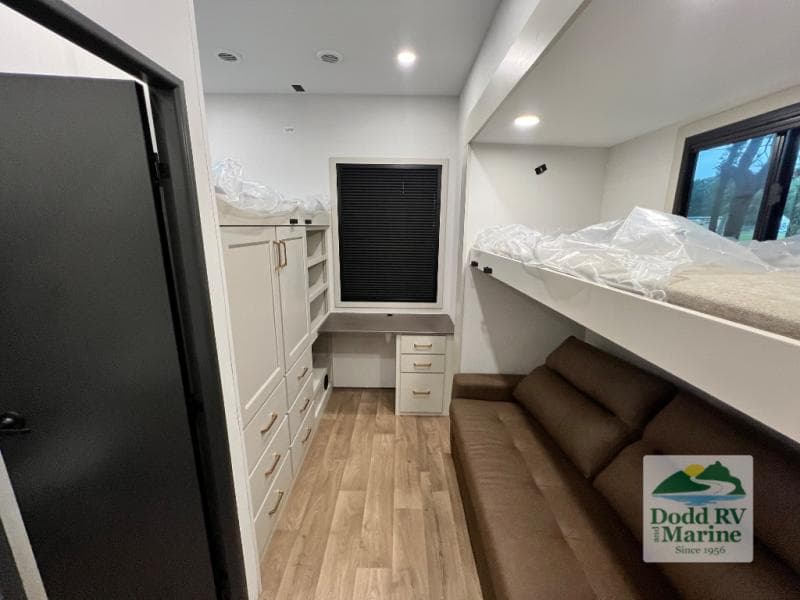 New 2027 Grand Design SOLITUDE INFLUENCE 3904BH - photo - 36