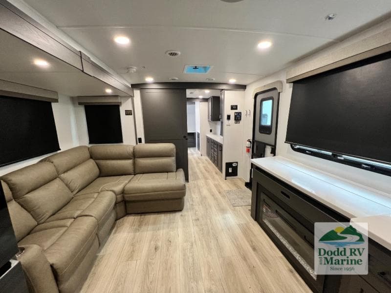 New 2027 Forest River ROCKWOOD ULTRA LITE 2711RK - photo - 5