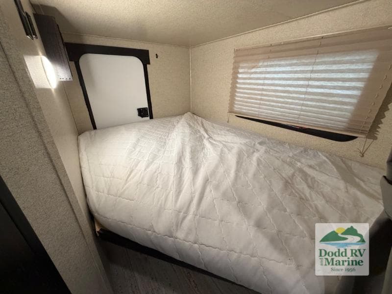 Pre-Owned 2021 Coachmen Spirit 2963BH - photo - 27