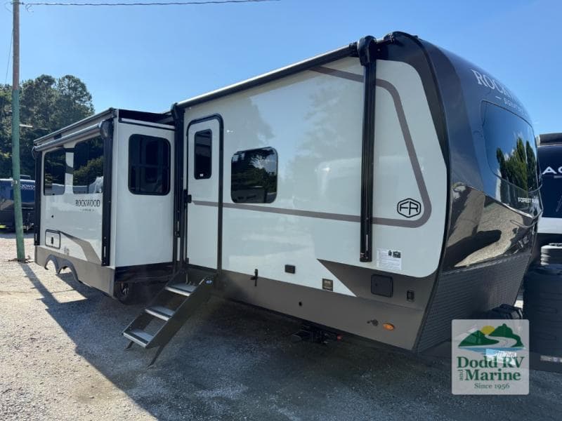 2027 Forest River ROCKWOOD SIGNATURE 8336BH Photo in Yorktown VA 23692