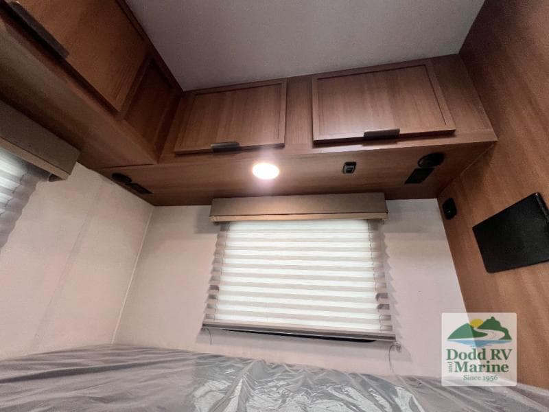 New 2027 Coachmen LEPRECHAUN 210QSS - photo - 36