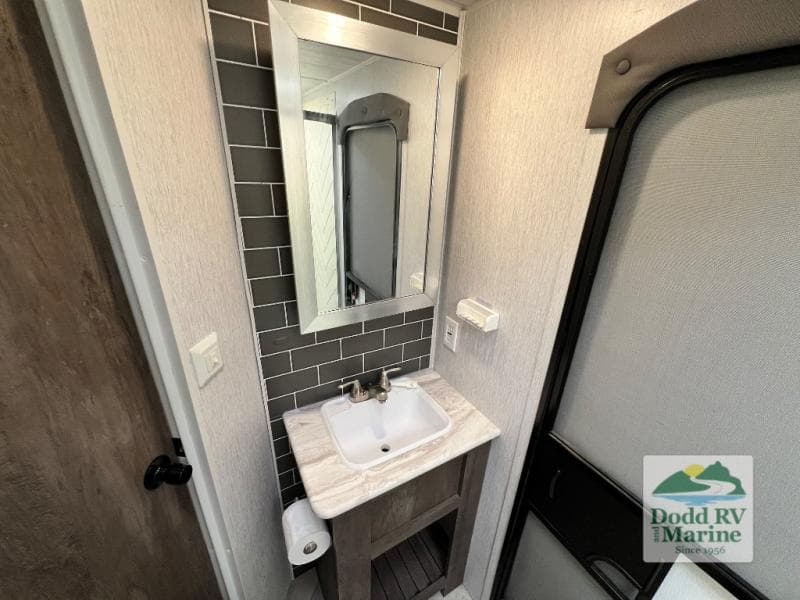 Pre-Owned 2022 Forest River WILDWOOD 26DBUD - photo - 29