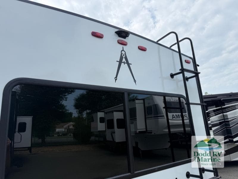 New 2027 Grand Design REFLECTION 150 SERIES 260RD - photo - 38