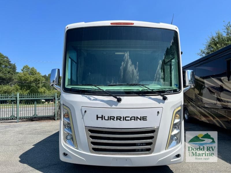 Pre-Owned 2023 Ford HURRICANE 29M - photo - 24