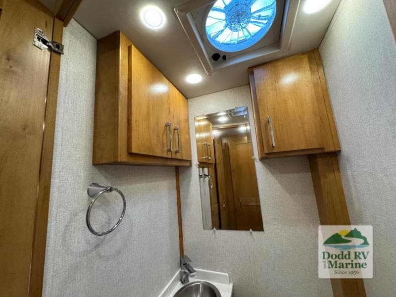 Pre-Owned 2019 Tiffin Wayfarer 24TW - photo - 19