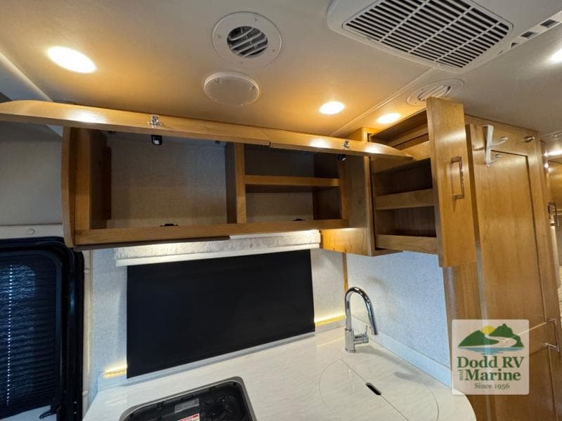 Pre-Owned 2019 Tiffin Wayfarer 24TW - photo - 16