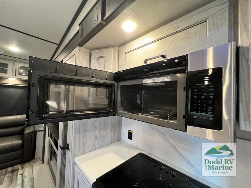Pre-Owned 2022 Keystone MONTANA 331RL - photo - 15