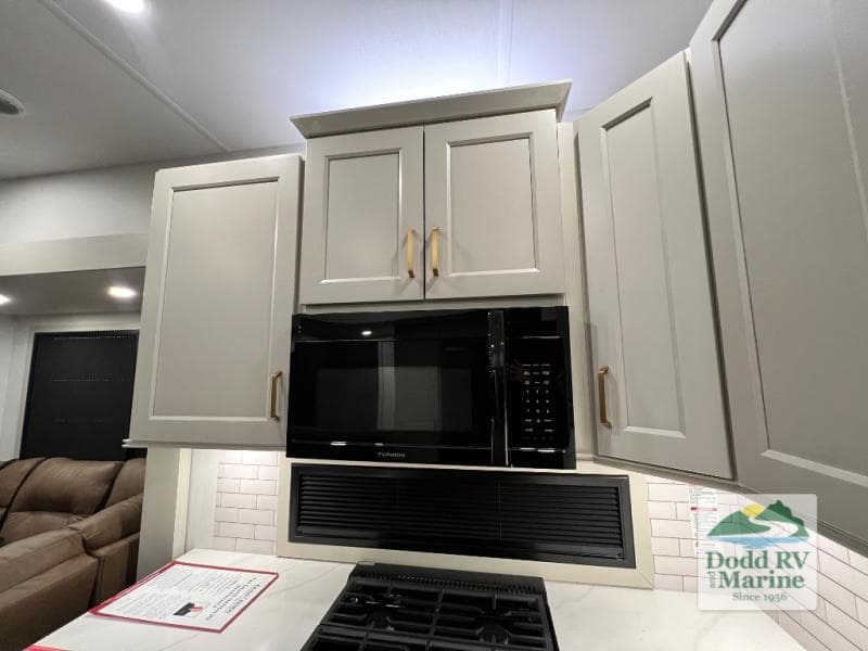 New 2027 Grand Design SOLITUDE INFLUENCE 3904BH - photo - 18