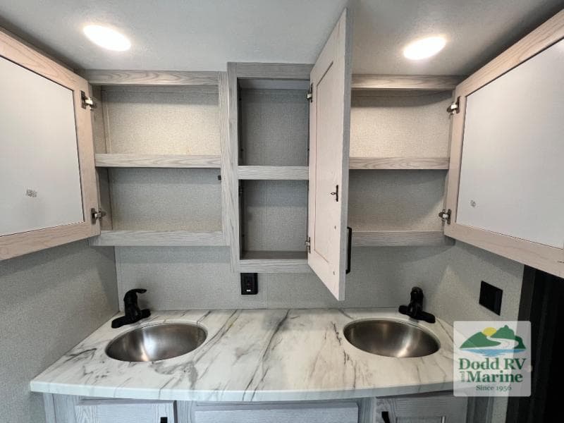 Pre-Owned 2022 Keystone MONTANA 331RL - photo - 38
