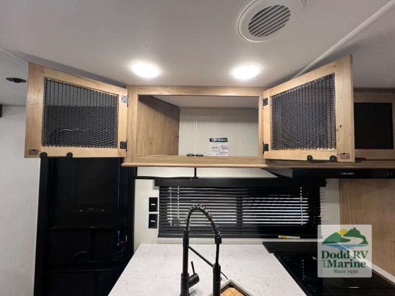 Pre-Owned 2024 Forest River, Inc. CHEROKEE GREY WOLF 26DBH - photo - 18