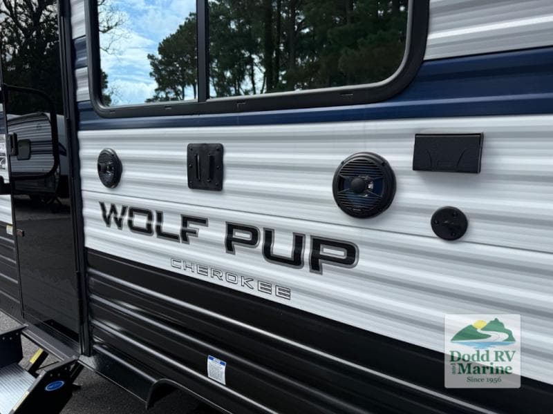 New 2027 Forest River CHEROKEE WOLF PUP 17SC-95 - photo - 38