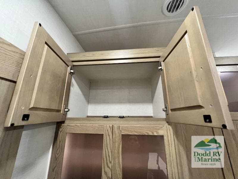 New 2027 Forest River ROCKWOOD SIGNATURE 401SFB - photo - 10