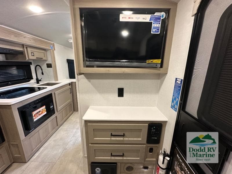 New 2026 Forest River ROCKWOOD GEO PRO 19RL - photo - 18