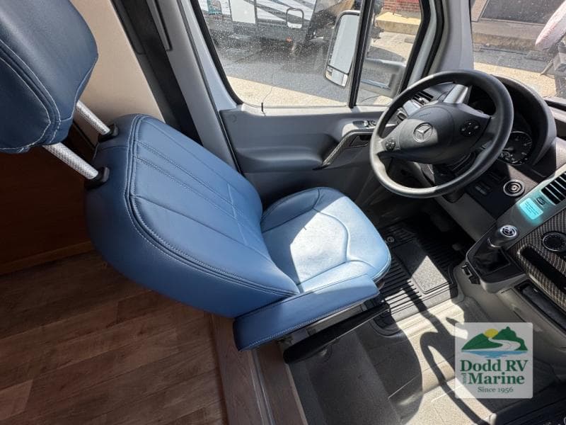 Pre-Owned 2019 Tiffin Wayfarer 24TW - photo - 8