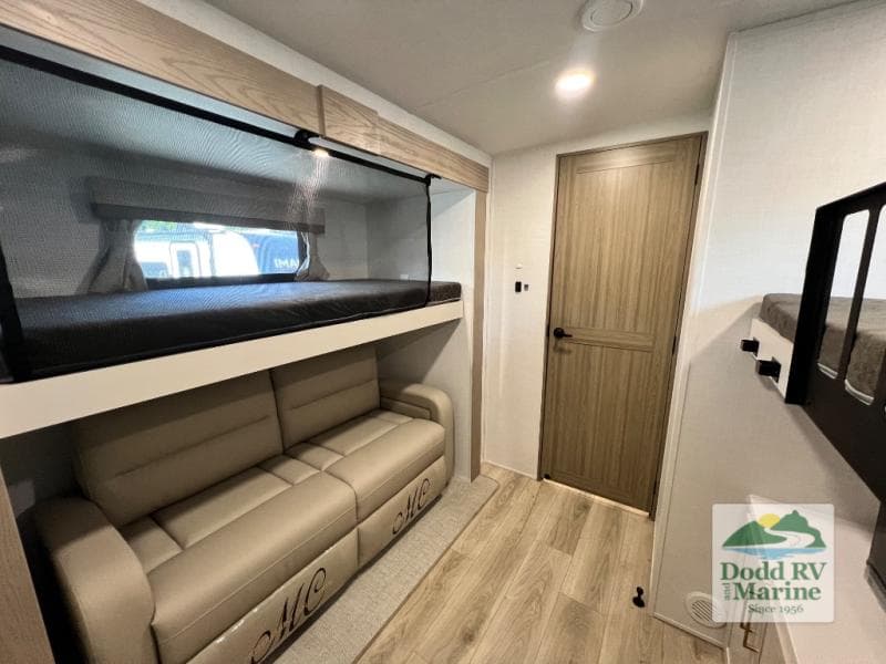 New 2027 Forest River ROCKWOOD SIGNATURE 8336BH - photo - 24