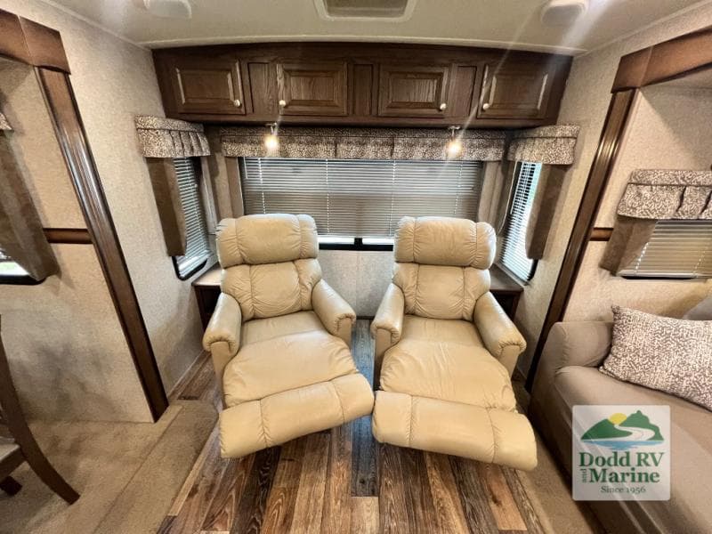 Pre-Owned 2016 Forest River, Inc. WINDJAMMER 3029W - photo - 7