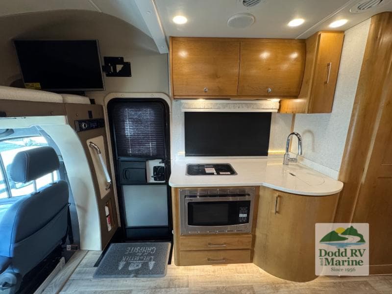 Pre-Owned 2019 Tiffin Wayfarer 24TW - photo - 12
