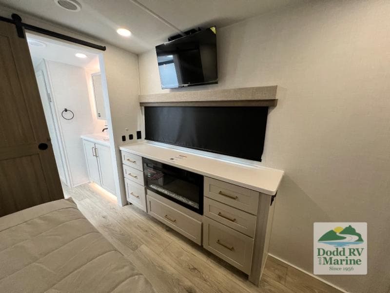 New 2027 Forest River ROCKWOOD SIGNATURE 401SFB - photo - 42
