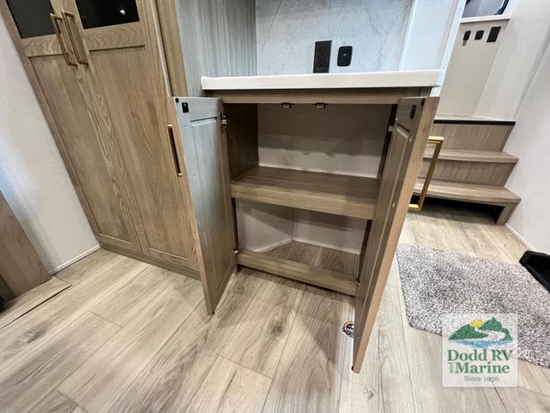 New 2027 Forest River ROCKWOOD SIGNATURE 401SFB - photo - 8