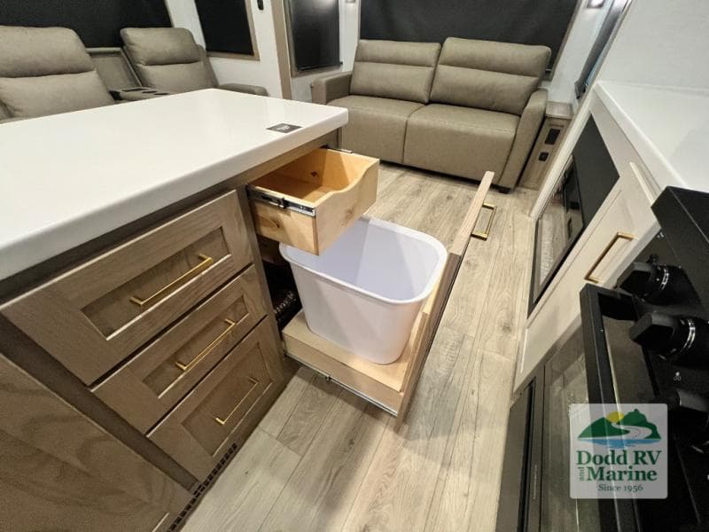 New 2027 Forest River ROCKWOOD SIGNATURE 401SFB - photo - 16